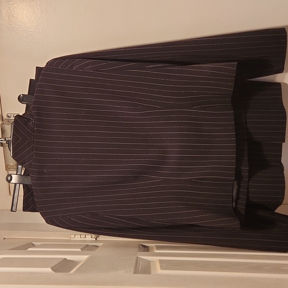 Simon Chang 2 piece skirt and jacket beautifully detailed pin stripe suit black - Picture 3 of 3